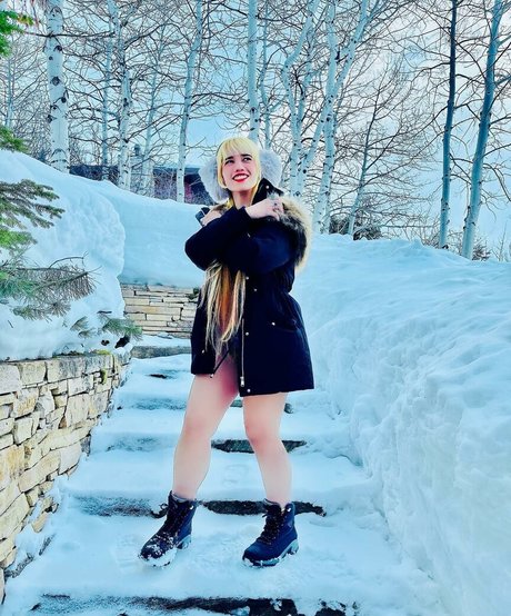 Windy Girk hd actress pics