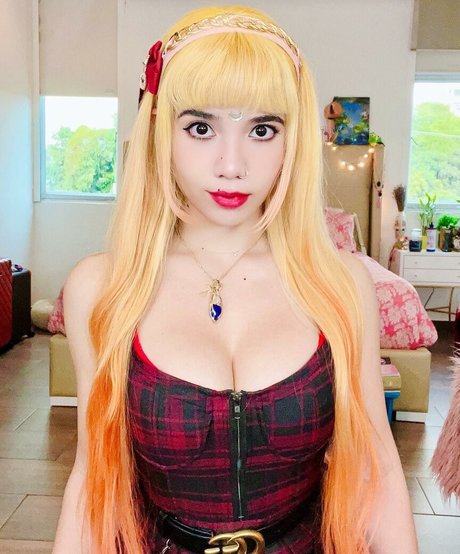 Windy Girk model naked image