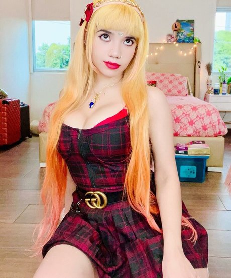 Windy Girk star sexy images