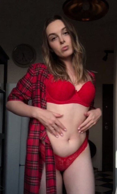 Elsa Jay model erotic photos