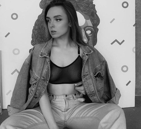 Elsa Jay actress image