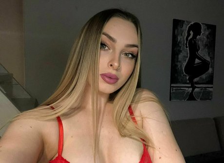 Elsa Jay pornstar nice gallery