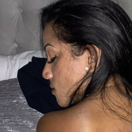 ilovetinder nude actress image