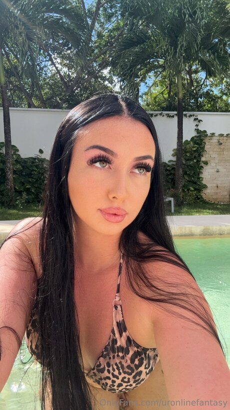 uronlinefantasy model naked pictures