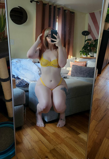 itsbrinacatt model naked img