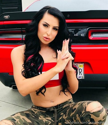 chanelsantini model best img