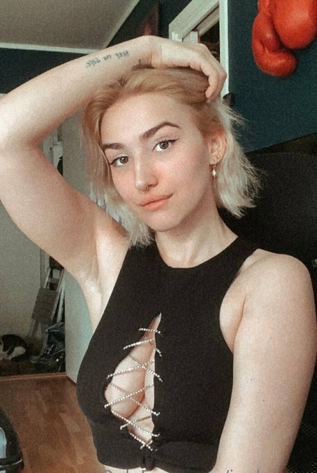 joelenesa star free picture