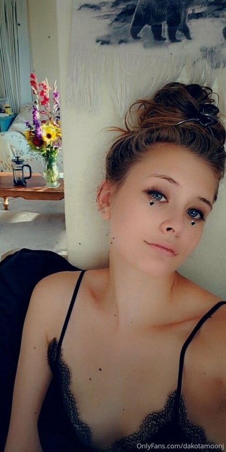 dakotamoonj nudes star pic