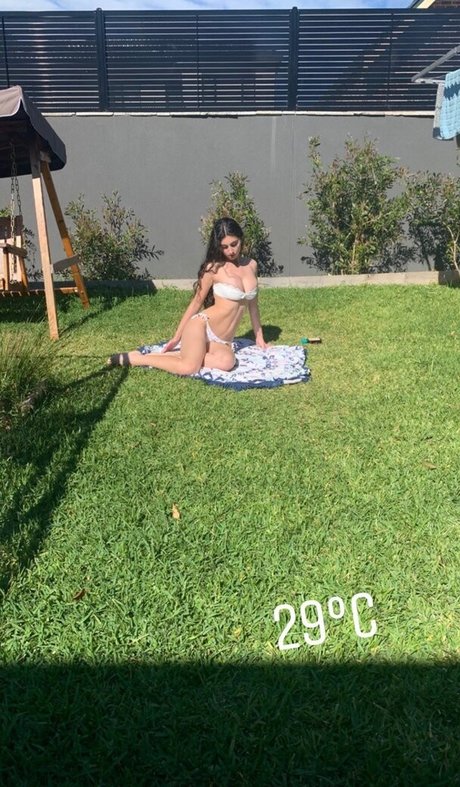 Mayroon Kawash hot actress photo