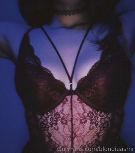 blondieasmr model pictures