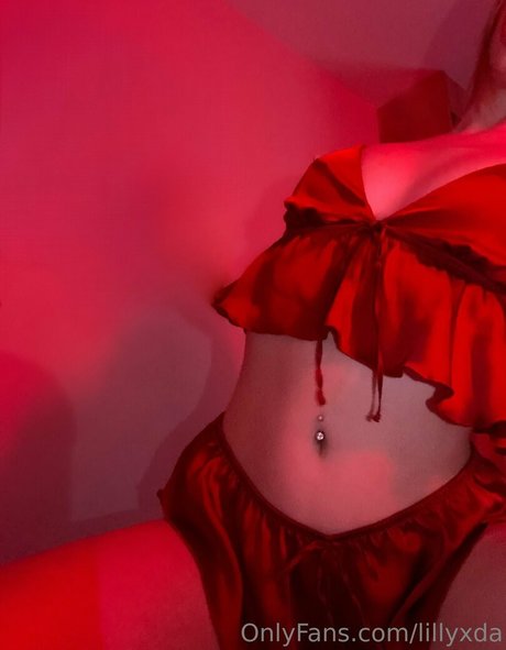 lillyxda nudes pornstar image