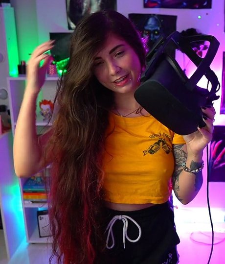 Nicole Diretora star nude photos