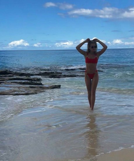 Ella Purnell pretty pornstar gallery