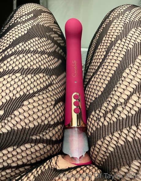 realtaylerhills hot pornstar img