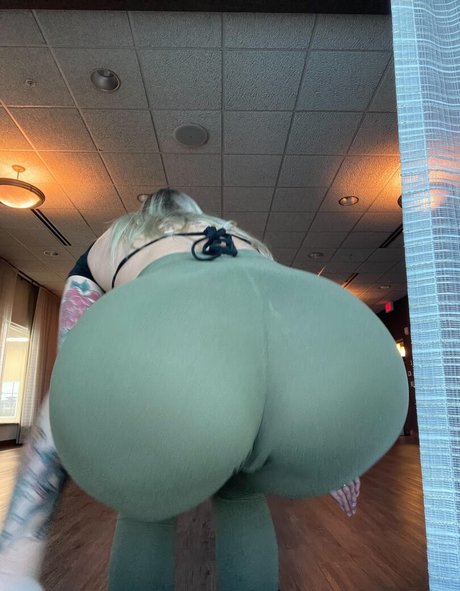 Sunnyraex naked pornstar pics