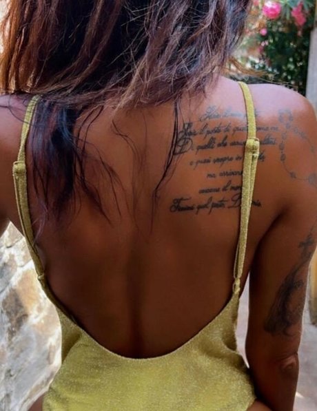 Ginia 900 model porn photos