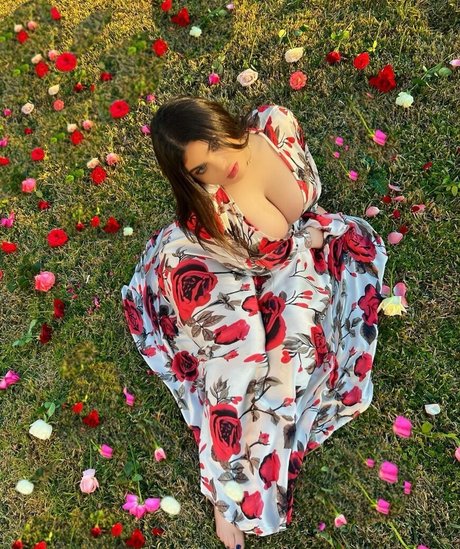 Noure Sahli pornographic model photos