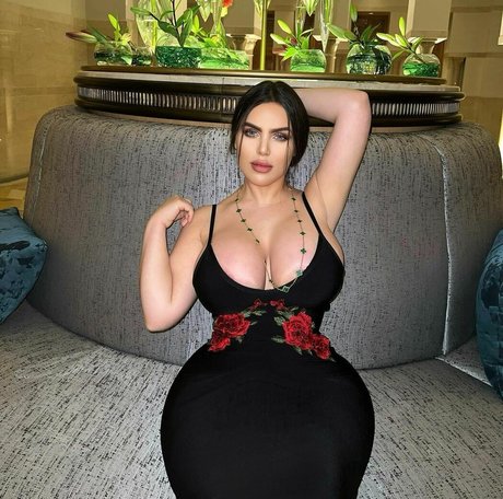 Noure Sahli high quality model archive