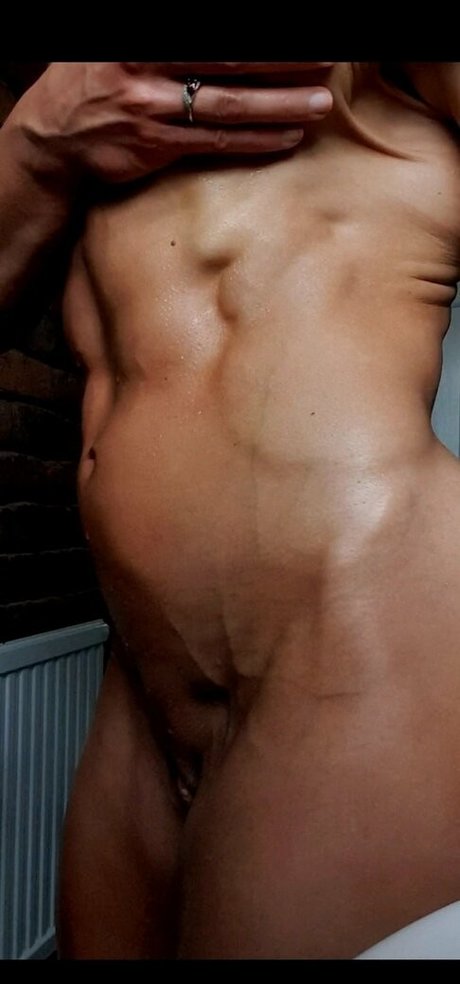 sweetbeast20 hot actress pic