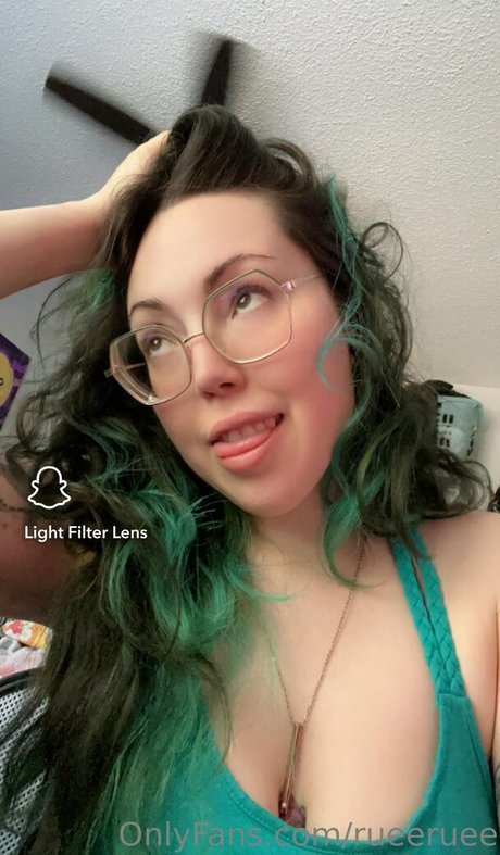 rueeruee nude actress photos