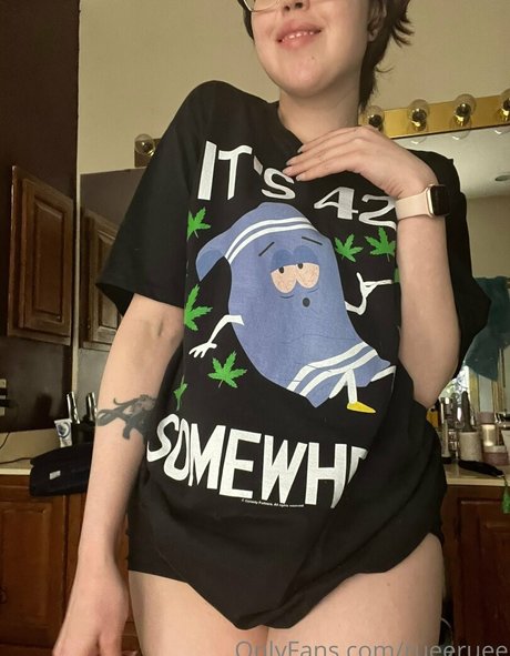 rueeruee nude star photo