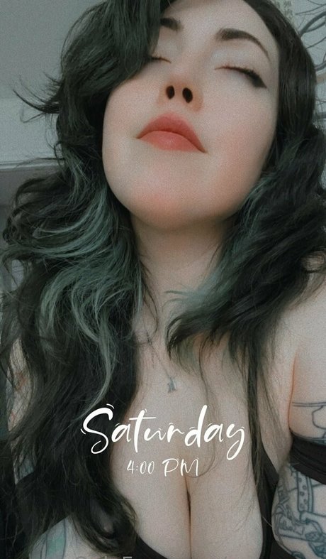 rueeruee best model archive