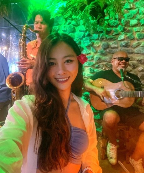 Mhyochi model pretty images