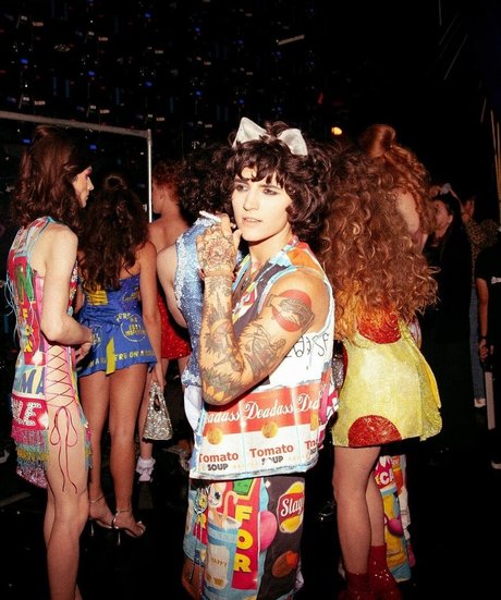 Vas Hal nude star galleries