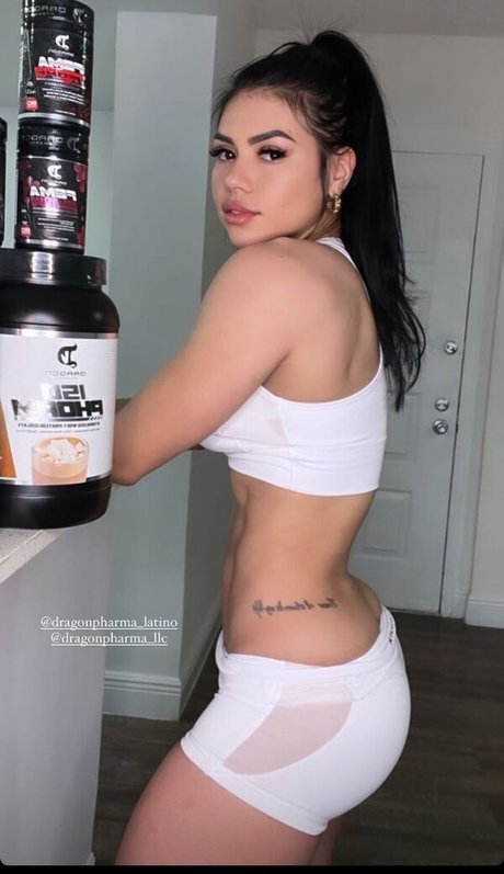 Alianyia Palmar model image