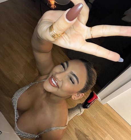 simmykk adult actress picture