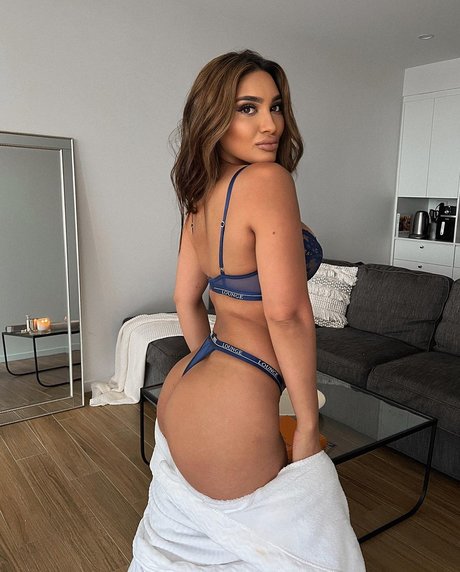 simmykk model nude photos