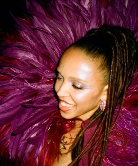 FKA Twigs erotic model pic