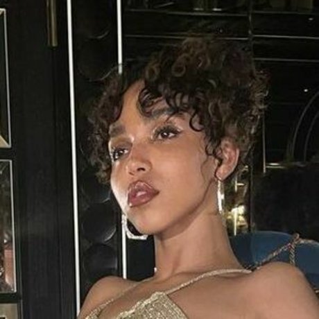 FKA Twigs top star images