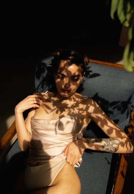 aelmiramirae nice model gallery