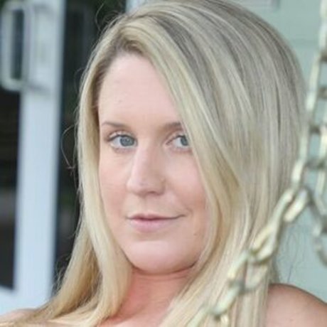 Lazy Gecko Sailing model erotic photo