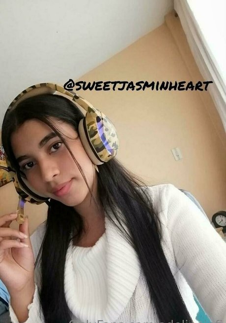 adelineinfi hot actress img