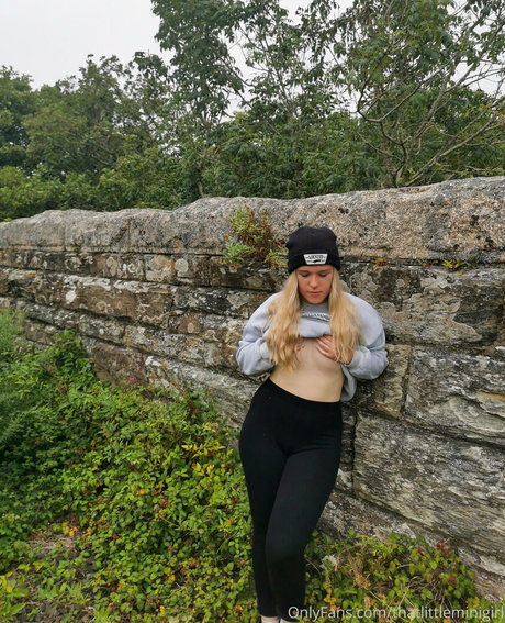 Thatlittleminigirl sexy model image