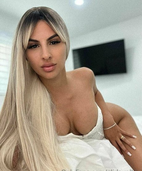 alidayalter beautiful model pictures