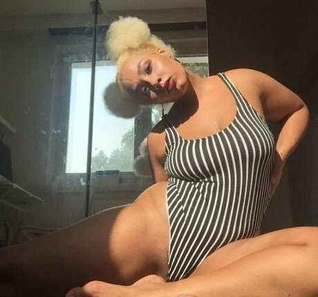 schuggamamabbb exclusive actress photo