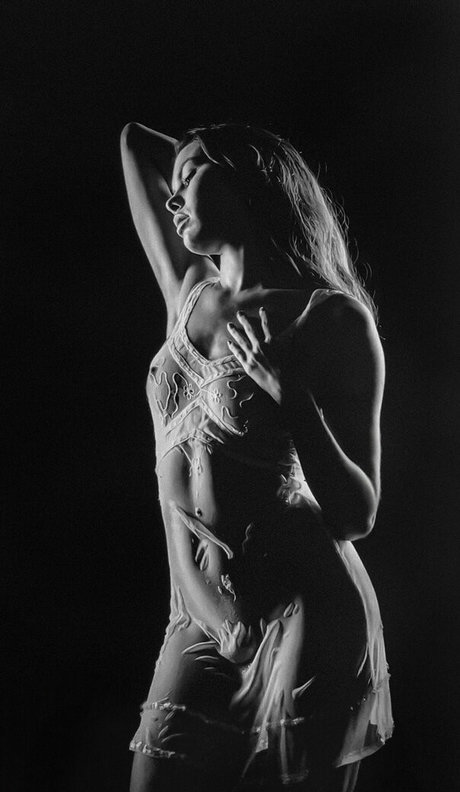 Milisont nude model pic