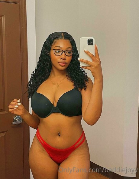baddiejoyy star nude images
