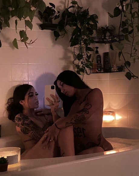 _Leovenus model nude pics