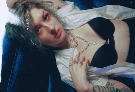 Mothica top model pictures