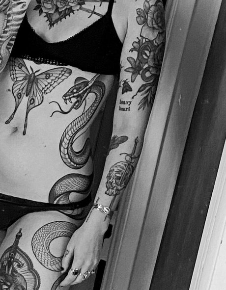 Mothica model naked archive