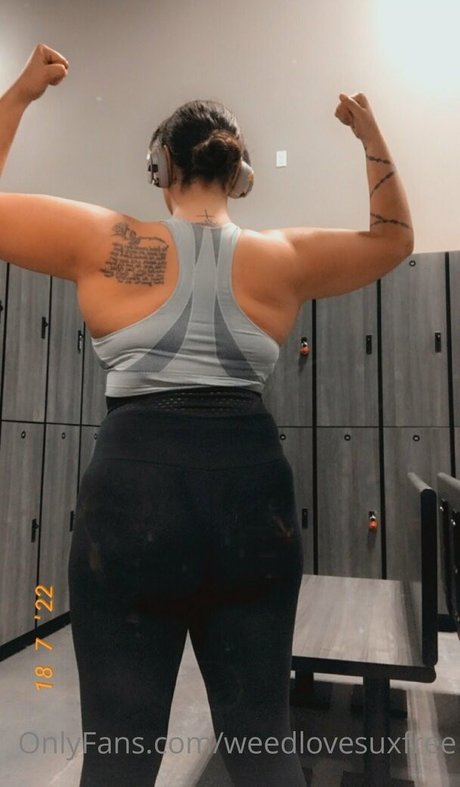 weedlovesuxfree model hd gallery