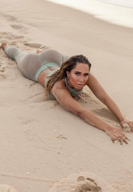 melaooficial model sexy photo