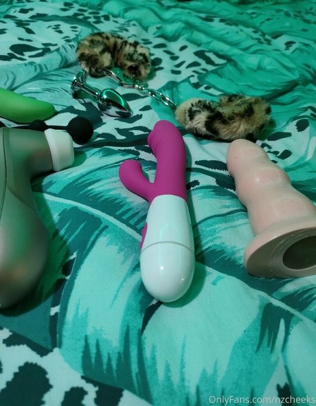 nzcheeks sex model galleries