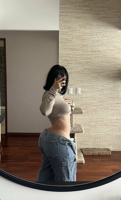 SacraLuna model naked image