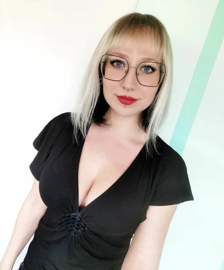 Methvespertine pretty model photo