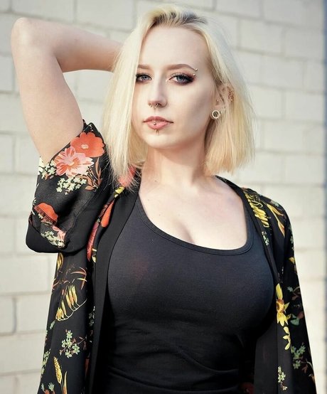 Methvespertine star naked photos